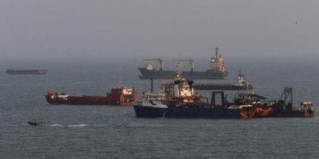 Shipping traffic through Strait of Hormuz rises