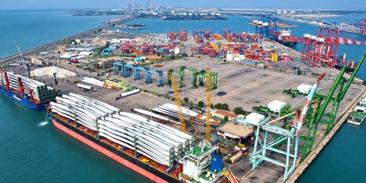 V.O. Chidambaranar Port provides 40,000 sq.m additional area, 10-day free storage for mainline EXIM containers 1 0-day free storage for mainline EXIM containers