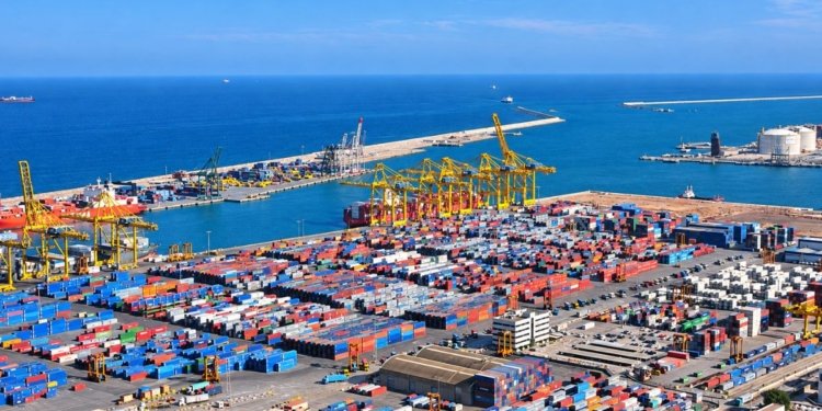 Colombo Port sees transshipment share climb to 82% as weather risks threaten congestion 1 Colombo Port sees transshipment share climb