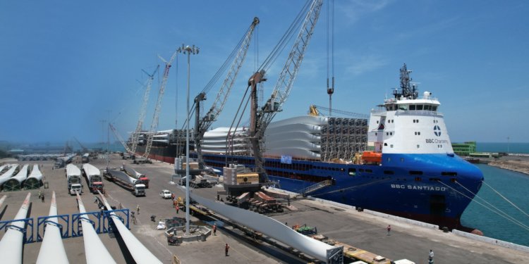 VOC Port Handles 2,188 Wind Turbine Blades