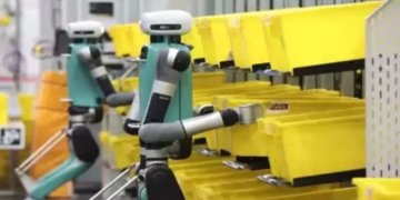 Amazon tests humanoid robots in warehouses