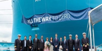 Maersk names Singapore’s newest dual-fuel methanol vessel as A.P. Møller