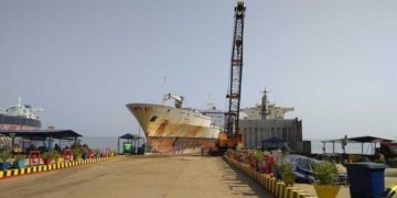Maharashtra eyes stake in Alang’s global shipbreaking hub