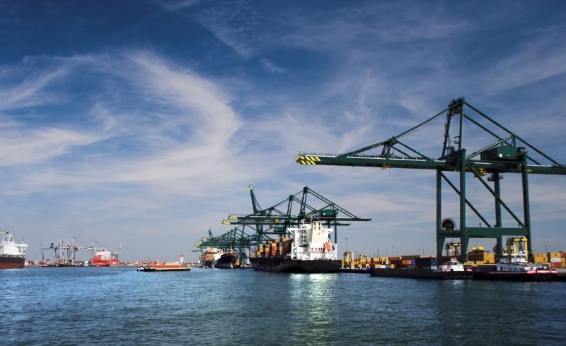 Hydrogen-powered tug is world first for Port of Antwerp