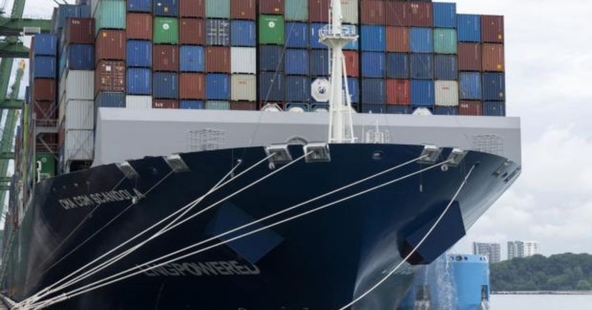 The CMA CGM Group collects and recycles used paper and plastic in Indonesia
