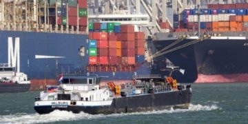 European barge operators levy congestion surcharge