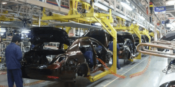 Commerce Minister Asks Indian Auto Component Manufacturers to Reduce Import Reliance
