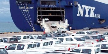 CAR MAKERS FERRY 1,600 UNITS VIA SEA