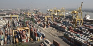 Chittagong Port now capable of releasing ship in 48 hours