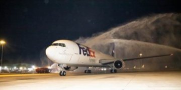 FedEx launches new Vietnam service that improves transit to India by one day