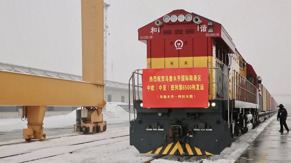Xinjiang launches freight train for vehicles to Central Asia