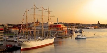 World’s largest wooden sailing ship moors in Malta en route to Shanghai