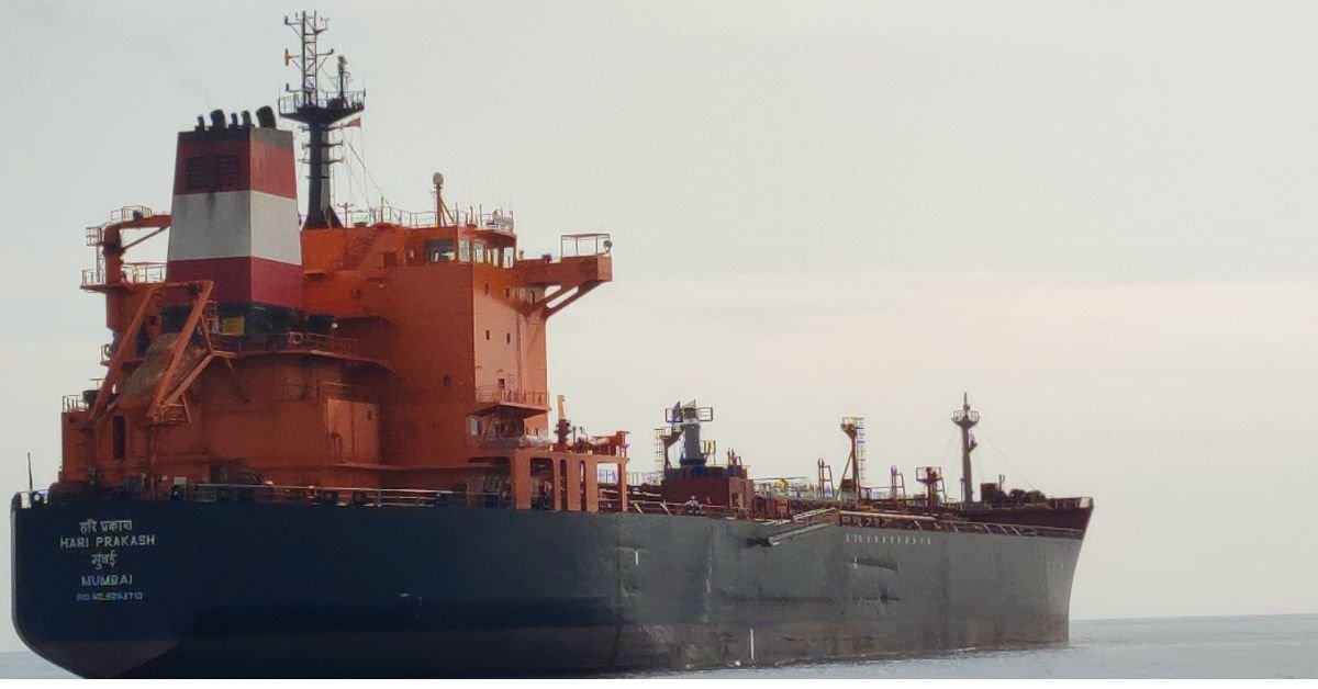 Indian Navy Safely Escorts Castle Ships’ Vessel, M.T. Hari Prakash through Red Sea