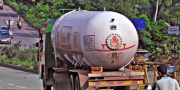 INDIA, BANGLADESH DISCUSS COOPERATION IN HYDROCARBONS