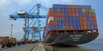 Major ports propose a revised wage settlement to avoid workers strike