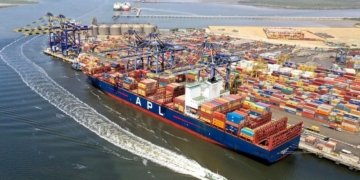 Pakistan to negotiate handing over Karachi port terminals to UAE