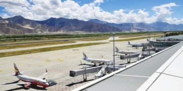 Amazon looks to sell excess air cargo space as demand ebbs