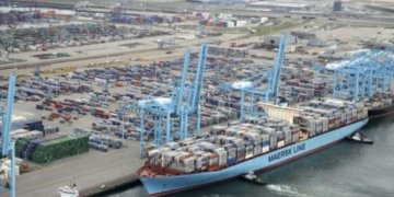 Liners stop cargo movement to and from Russia