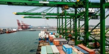 Port and dock workers to strike