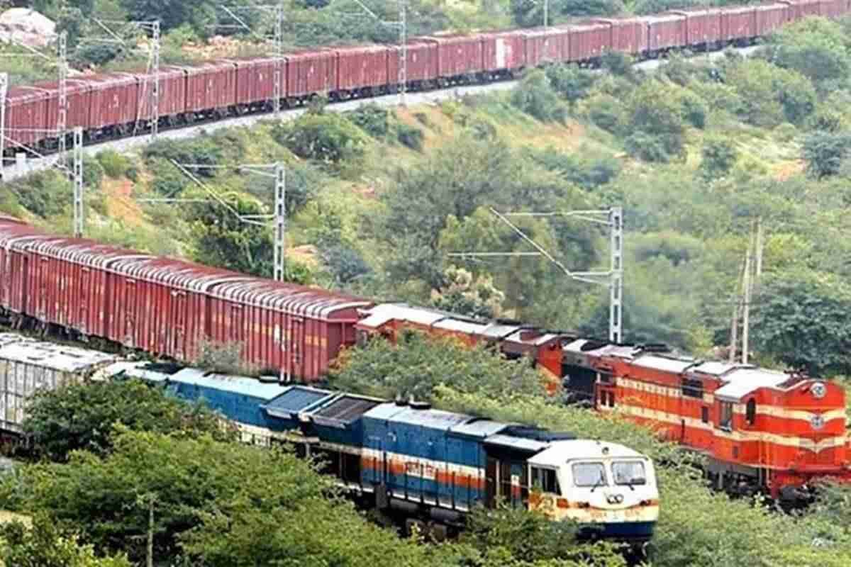 Northern Railways loads first sugar mini rake from Muzaffarnagar, UP to Dankuni, WB