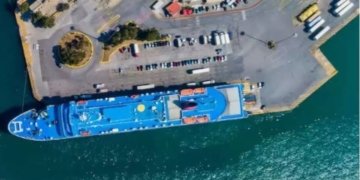 India to explore using Piraeus Port for exporting to Europe