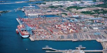 Gothenburg port tides over crisis