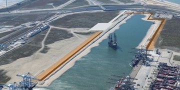 Limited impact of war on Port of Rotterdam