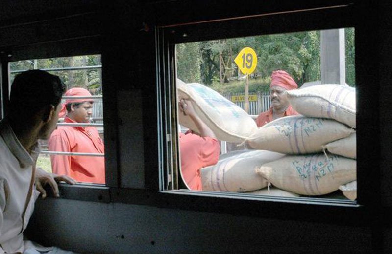 India Post offers pickup and delivery at door step service