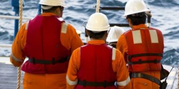 Indian sailors abandon ships, rush home
