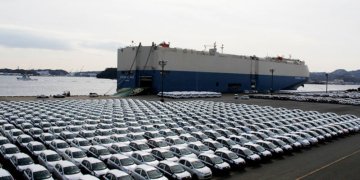 FIRST SHIP WITH CARS LIKELY TO BERTH IN KOLKATA BY JUNE-END