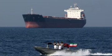 Persian language mandate for ships crossing Hormuz Strait