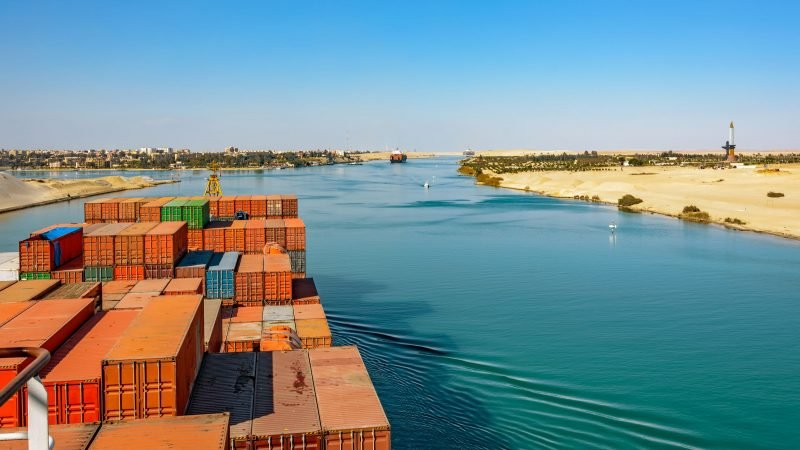 Suez Canal tries to attract customers with discounts