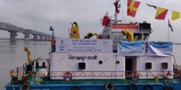Cargo ship sails from Patna to Pandu