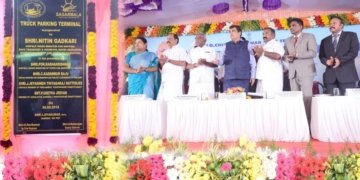 Nitin Gadkari inaugurates projects at VOC Port