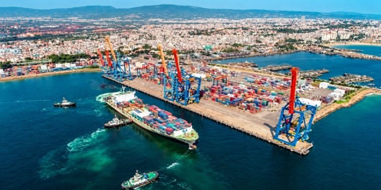 Visakhapatnam Port Marks 93rd Foundation Day After Record 91.17 MMT Cargo Throughput 1 Visakhapatnam Port Marks 93rd Foundation Day