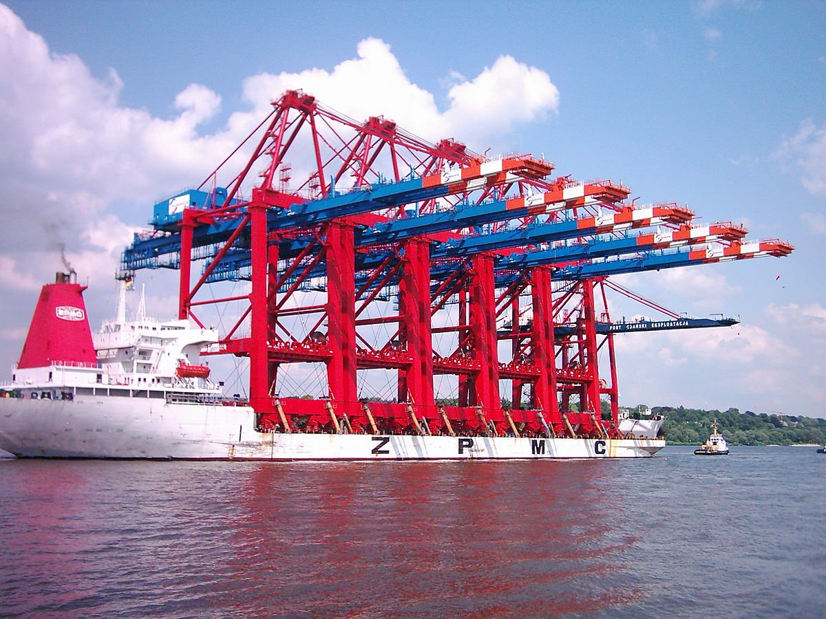 US officials raise alarm over giant Chinese cargo cranes