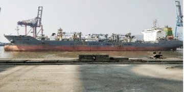 JNPT achieves Record-Per day discharge of Bulk Cement