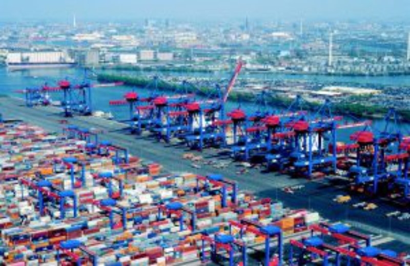 Lower first-quarter seaborne cargo throughput in the Port of Hamburg