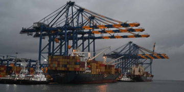 Vizhinjam Halves Vallarpadam’s Transshipment Volumes in FY26