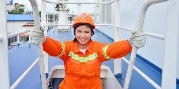 China enables exchange of seafarers, even as  COVID surges
